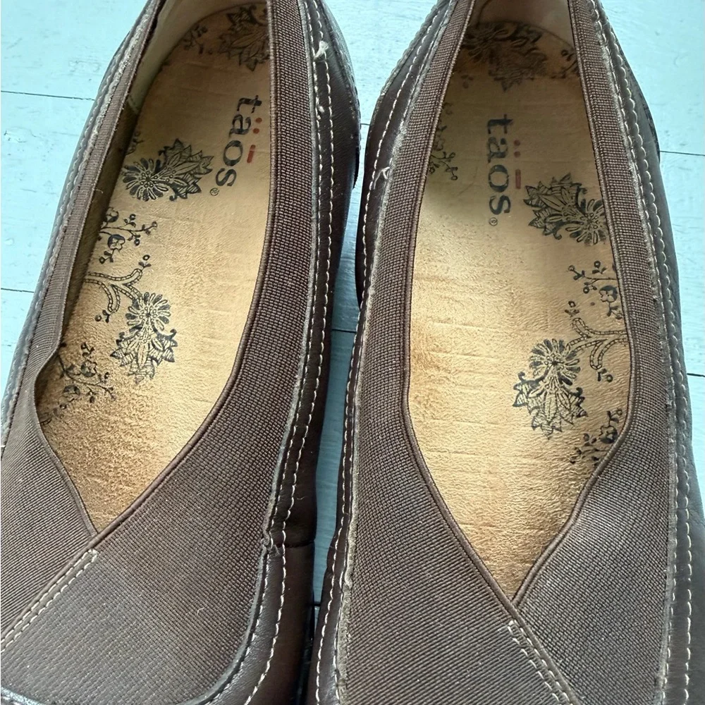Taos Lilli Brown Leather Slip On Flats Shoes 8
